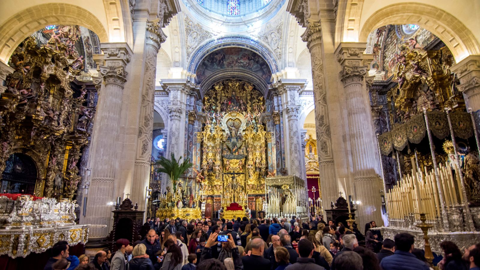 Imagen de la iglesia del Salvador en Sevilla por dentro