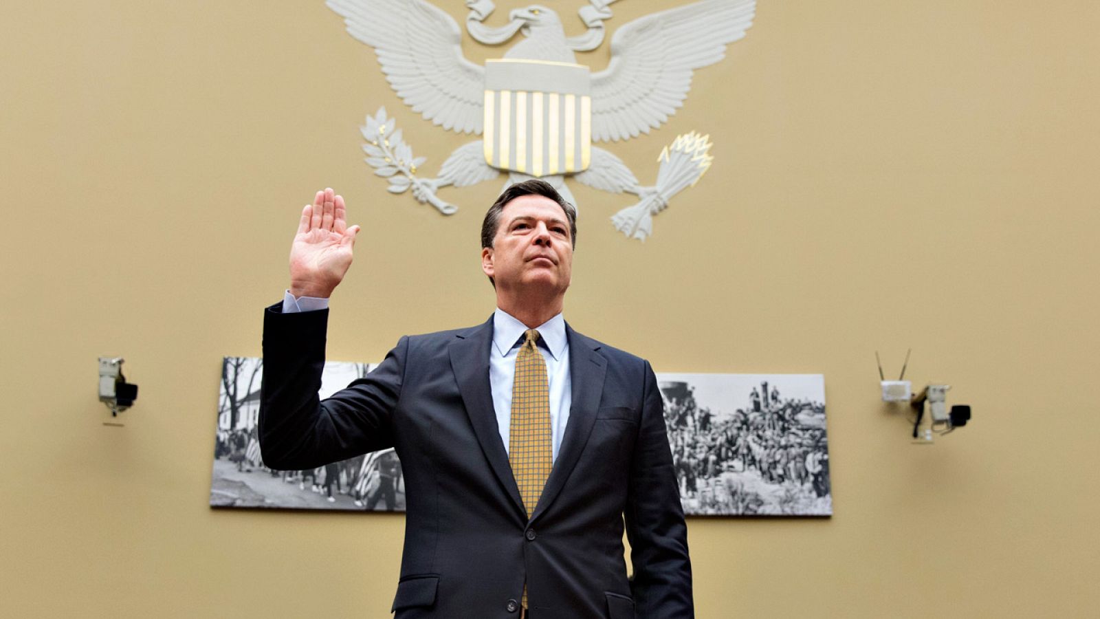 El exdirector del FBI, James Comey, antes de testificar en el Congreso sobre el caso de los correos de Hillary Clinton