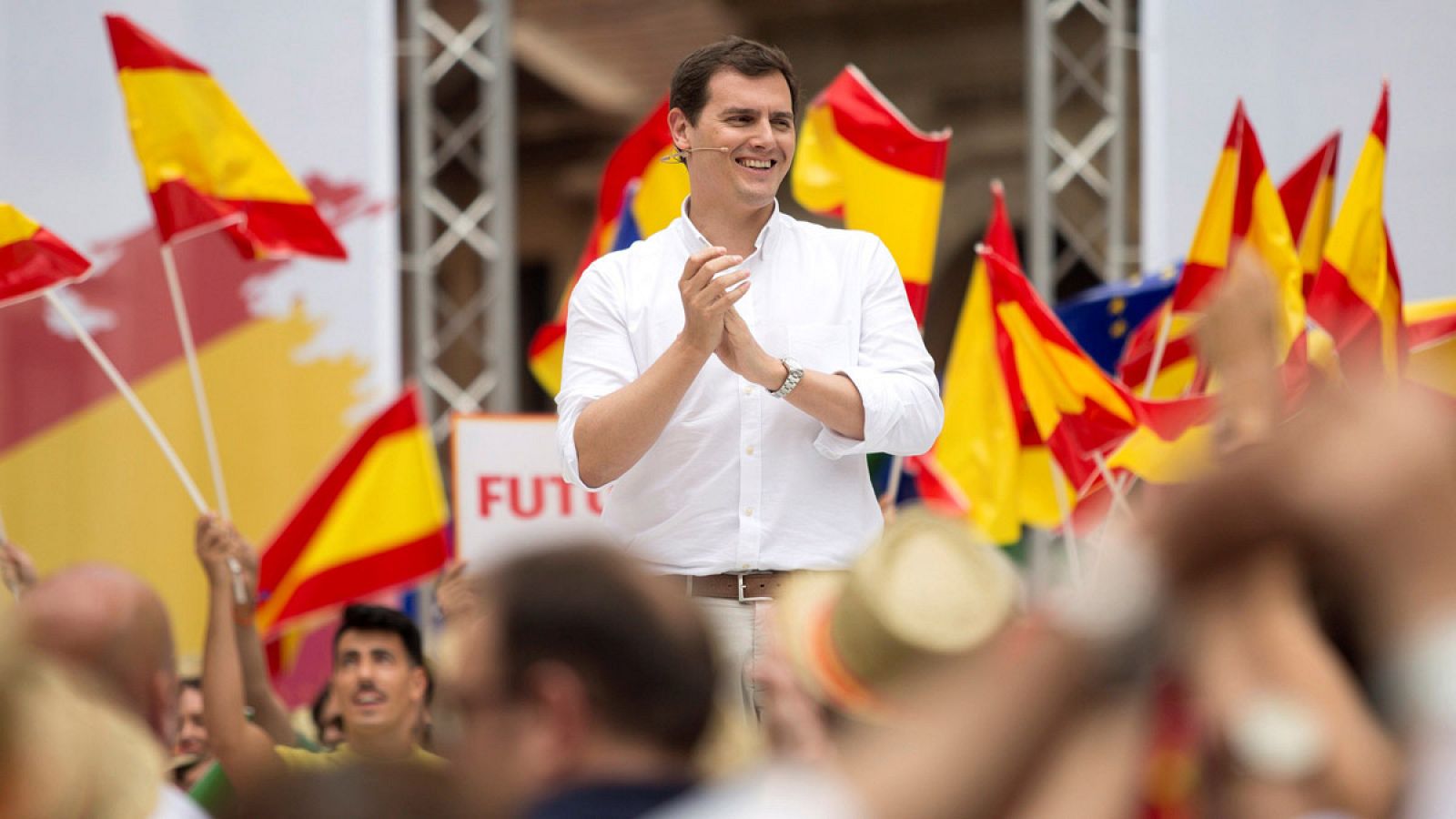 El presidente de Ciudadanos, Albert Rivera, participa en el segundo acto de la plataforma España Ciudadana, en la Plaza de la Constitución de Málaga