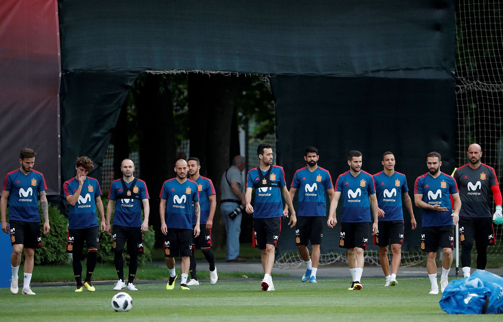 Los jugadores de la selección española de fútbol participan en un entrenamiento del equipo, en Krasnodar.