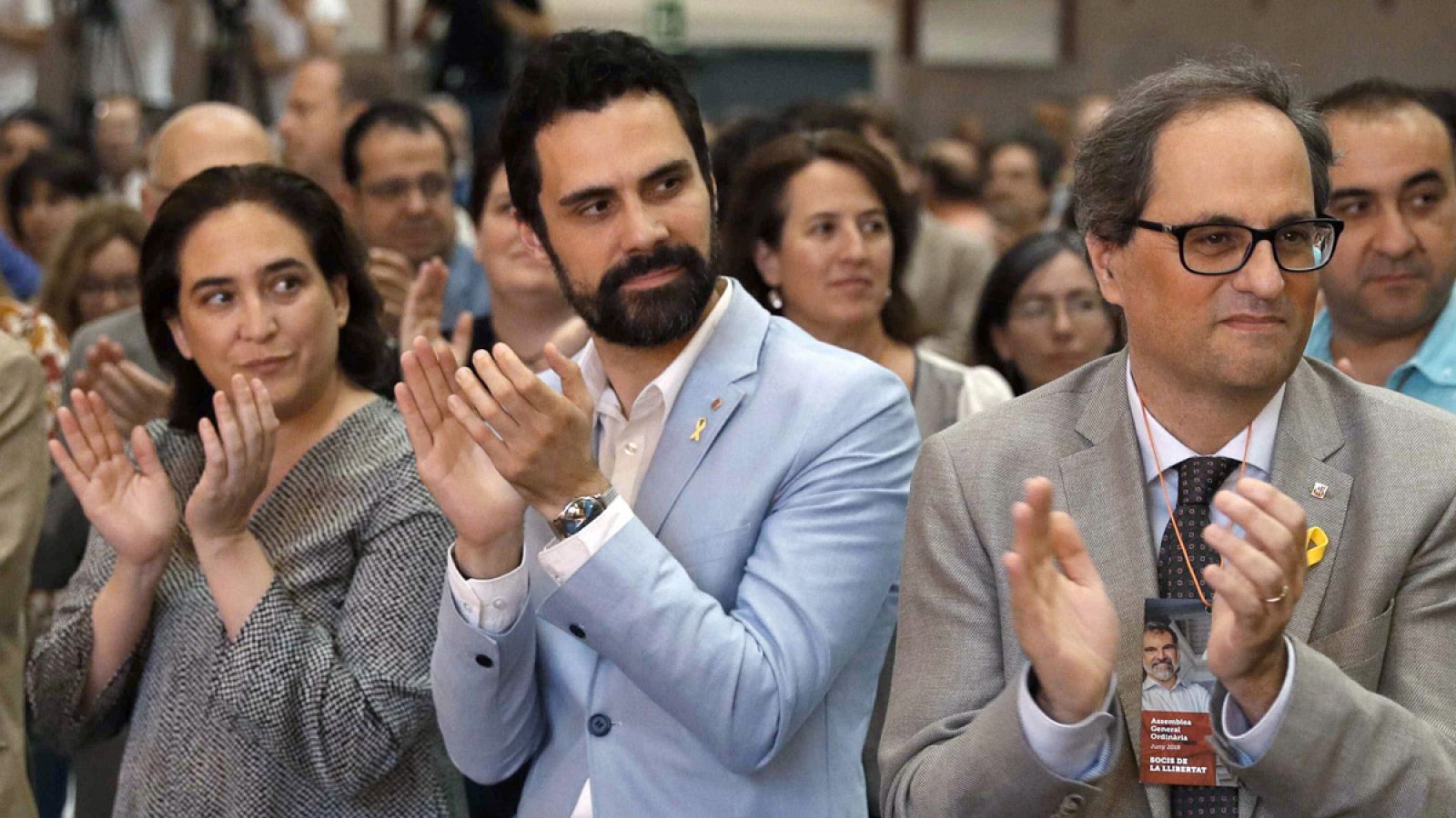 El presidente del Parlament, Roger Torrent, junto a la alcaldesa de Barcelona, Ada Colau, y el presidente de la Generalitat, Quim Torra.