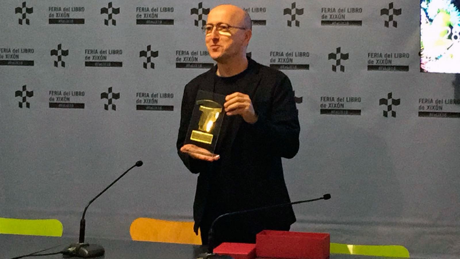 Oscar López de Página Dos premiado por la Feria del Libro de Gijón