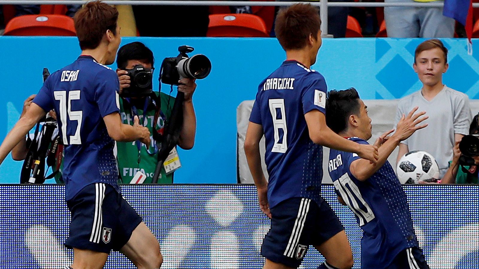 Los jugadores de Japón celebran el gol de Kagawa a Colombia.