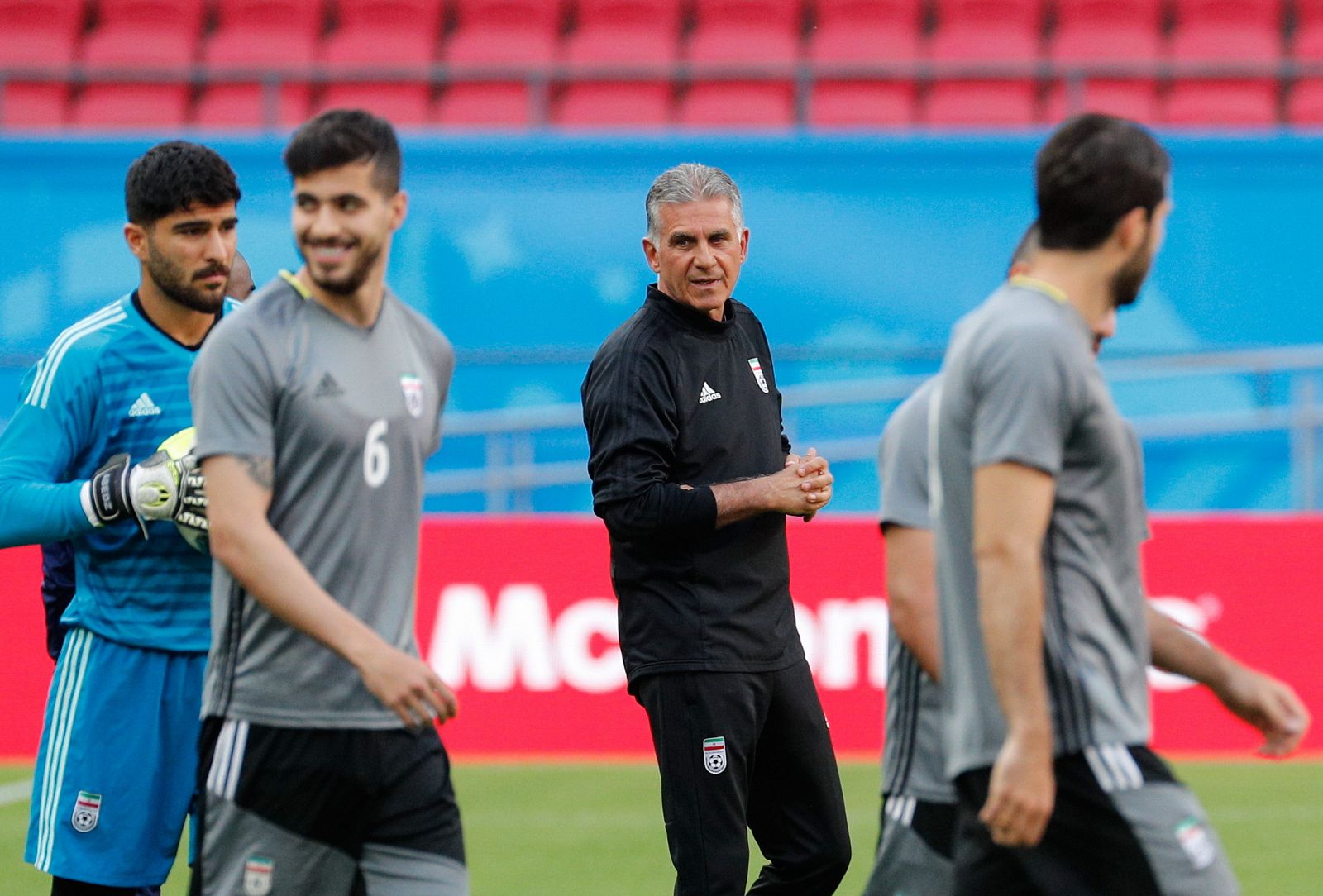 Queiroz dirigiendo el último entrenamiento antes de efrentarse a España.