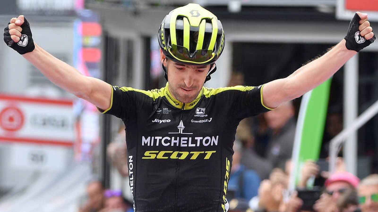 El español Mikel Nieve celebra su victoria de etapa en el pasado Giro de Italia.