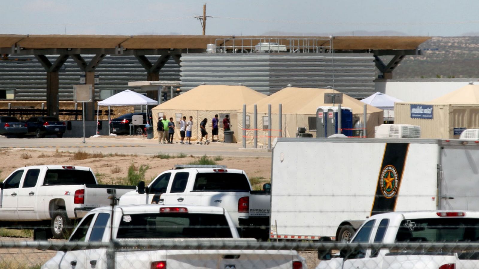 Imagen de un centro de detención temporal para inmigrantes ilegales menores de edad en Tornillo, Texas (EE.UU.).