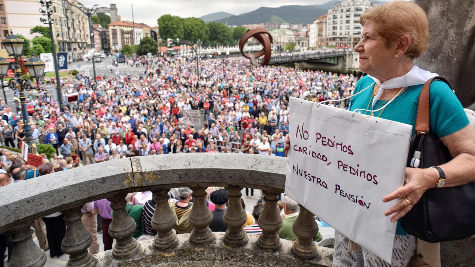 Concentración de jubilados en Bilbao por unas pensiones dignas