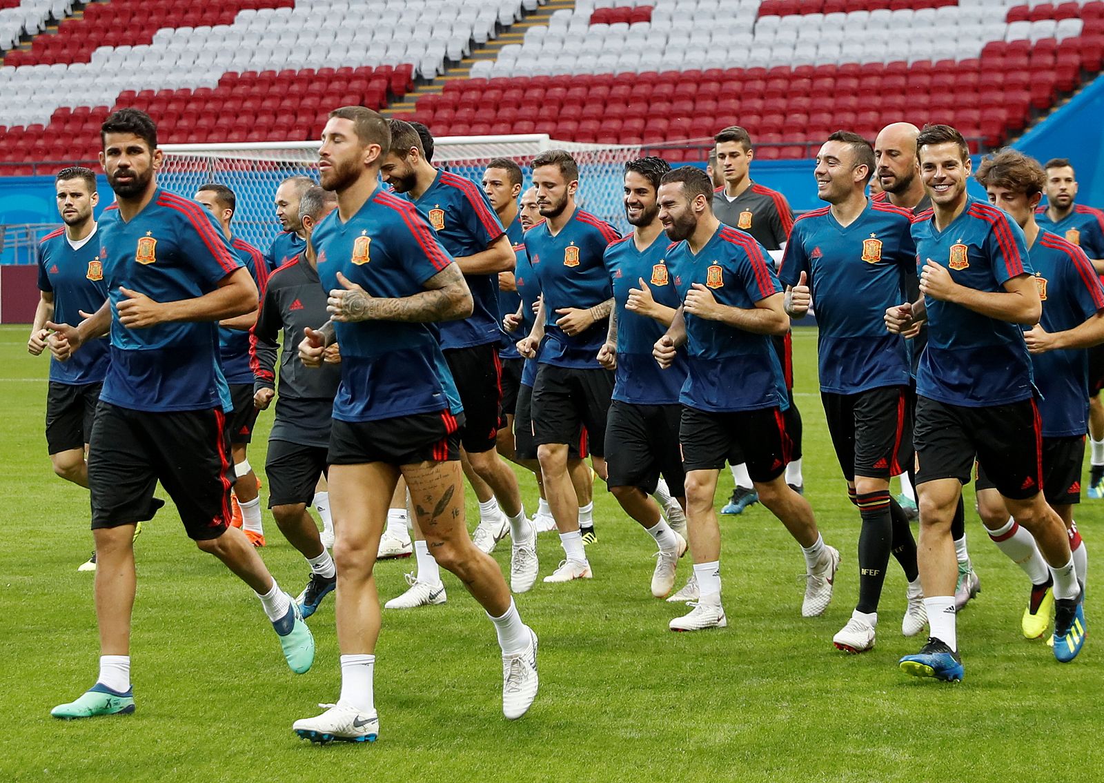 La selección española durante el entrenamiento previo al choque.