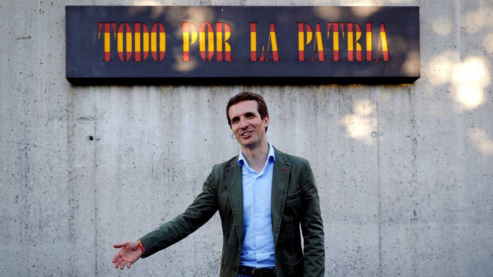 El precandidato a la Presidencia del PP Pablo Casado hace campaña en Alsasua.