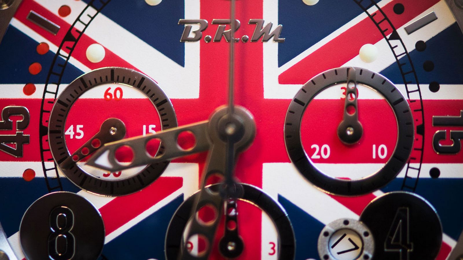 Un reloj con la bandera británica de la relojera francesa BRM