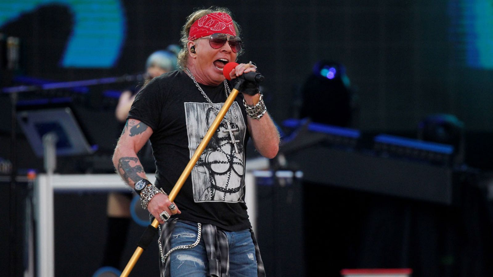 El cantante de la banda estadounidense Guns N' Roses, Axl Rose, durante el concierto de este viernes, 29 de junio de 2018, en la Caja Magica, en Madrid.