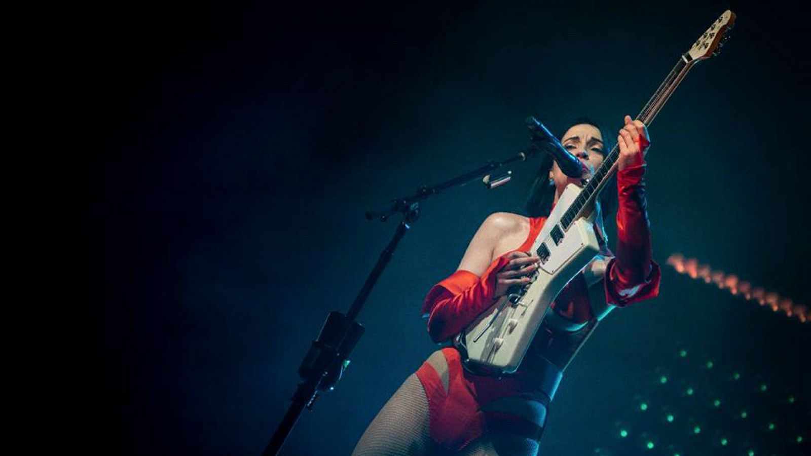 St. Vincent en un momento de su concierto en el Vida Festival