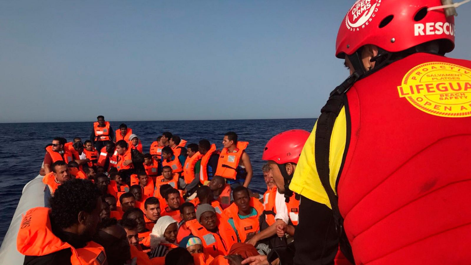 Momento del rescate en aguas del Mediterráneo