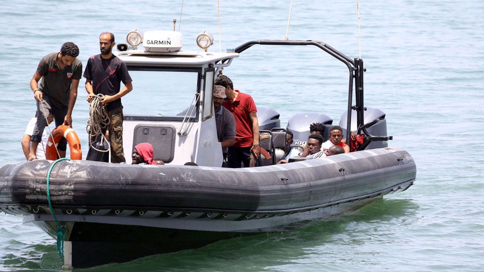 Varios supervivientes del naufragio del pasado viernes son trasladados a Libia