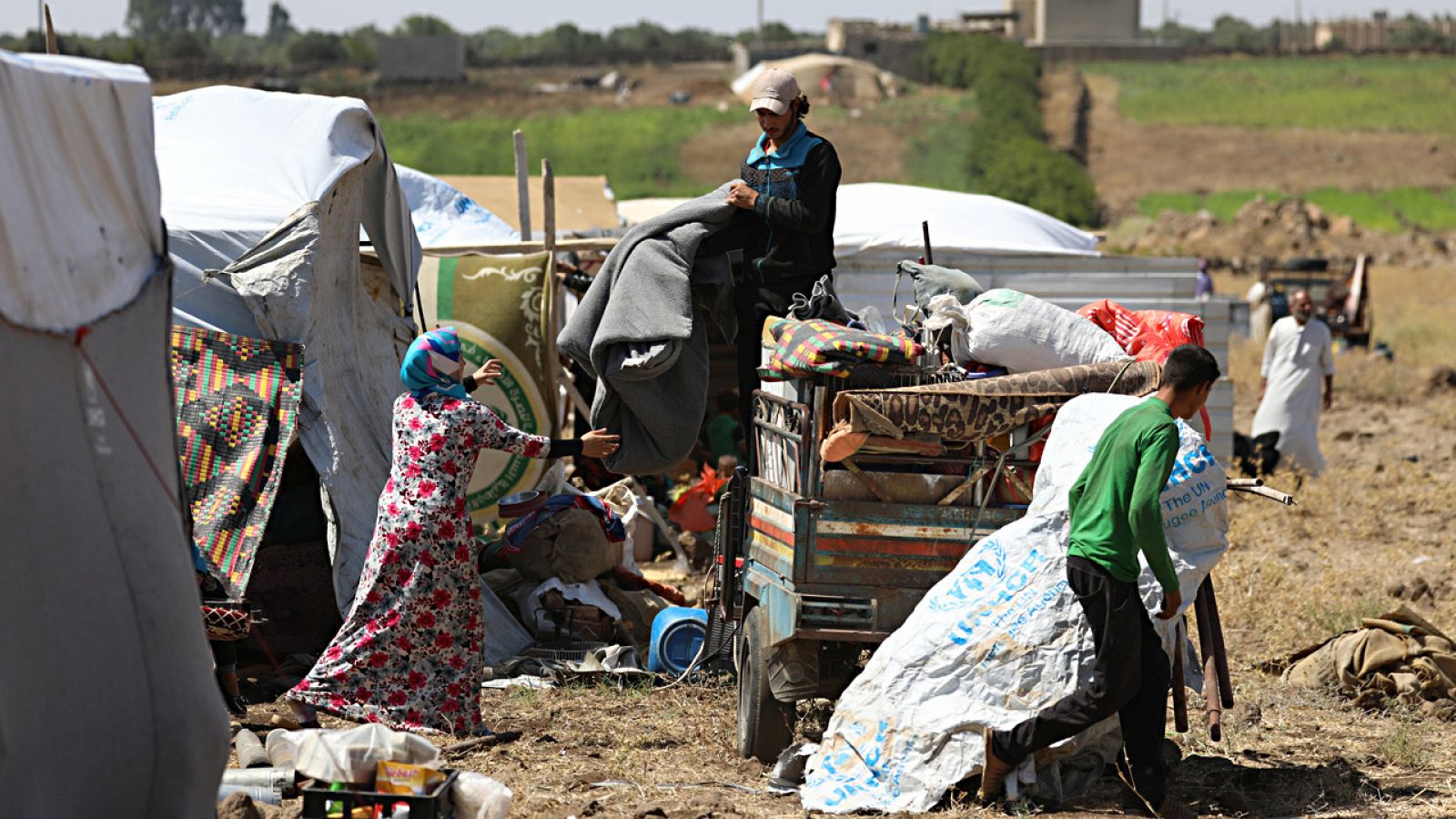 Un grupo de desplazados de Deraa se instala en la cercanías de Quneitra, cerca de los Altos del Golán