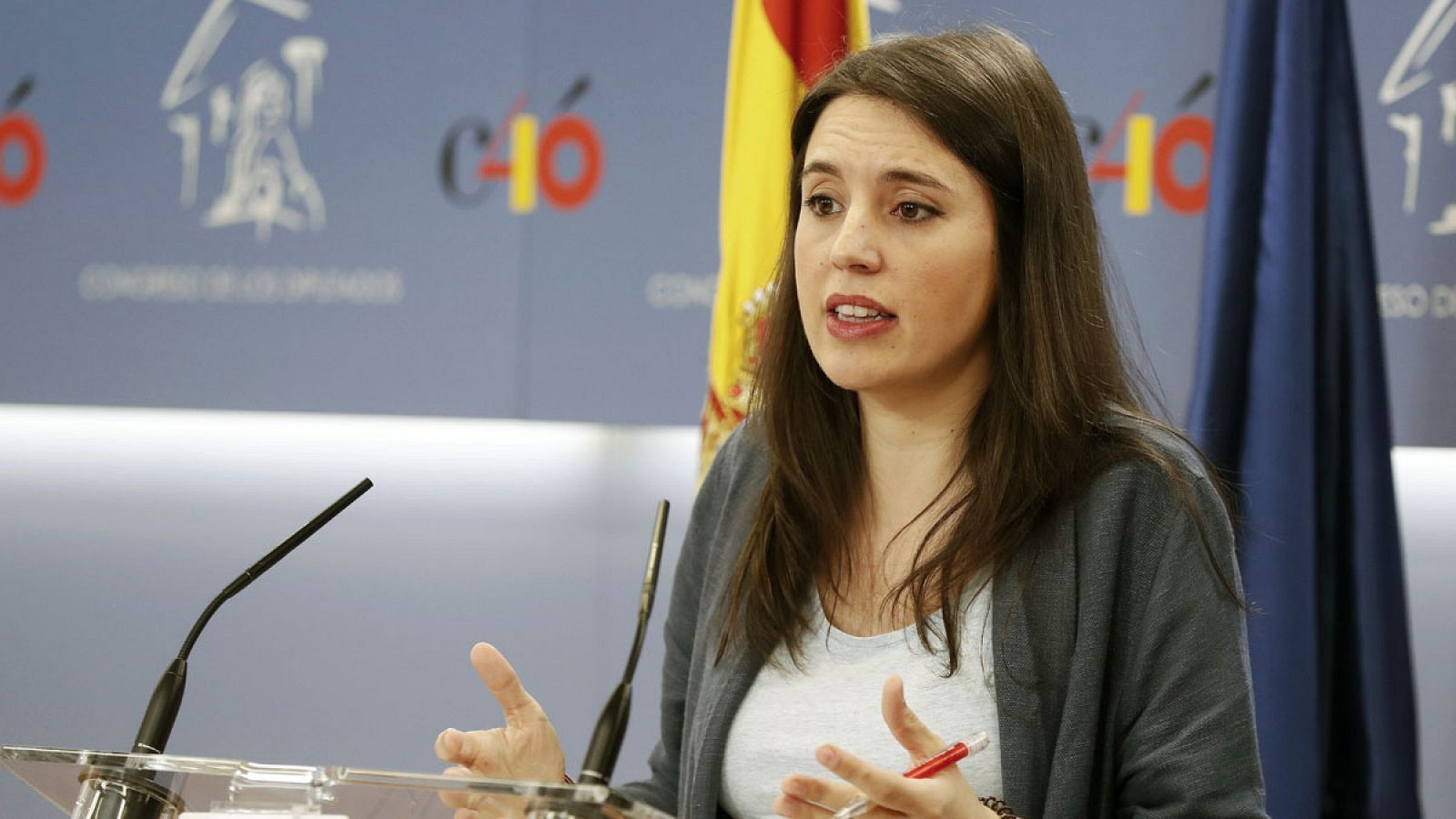 La portavoz parlamentaria de Podemos, Irene Montero, durante una rueda de prensa en el Congreso de los Diputados