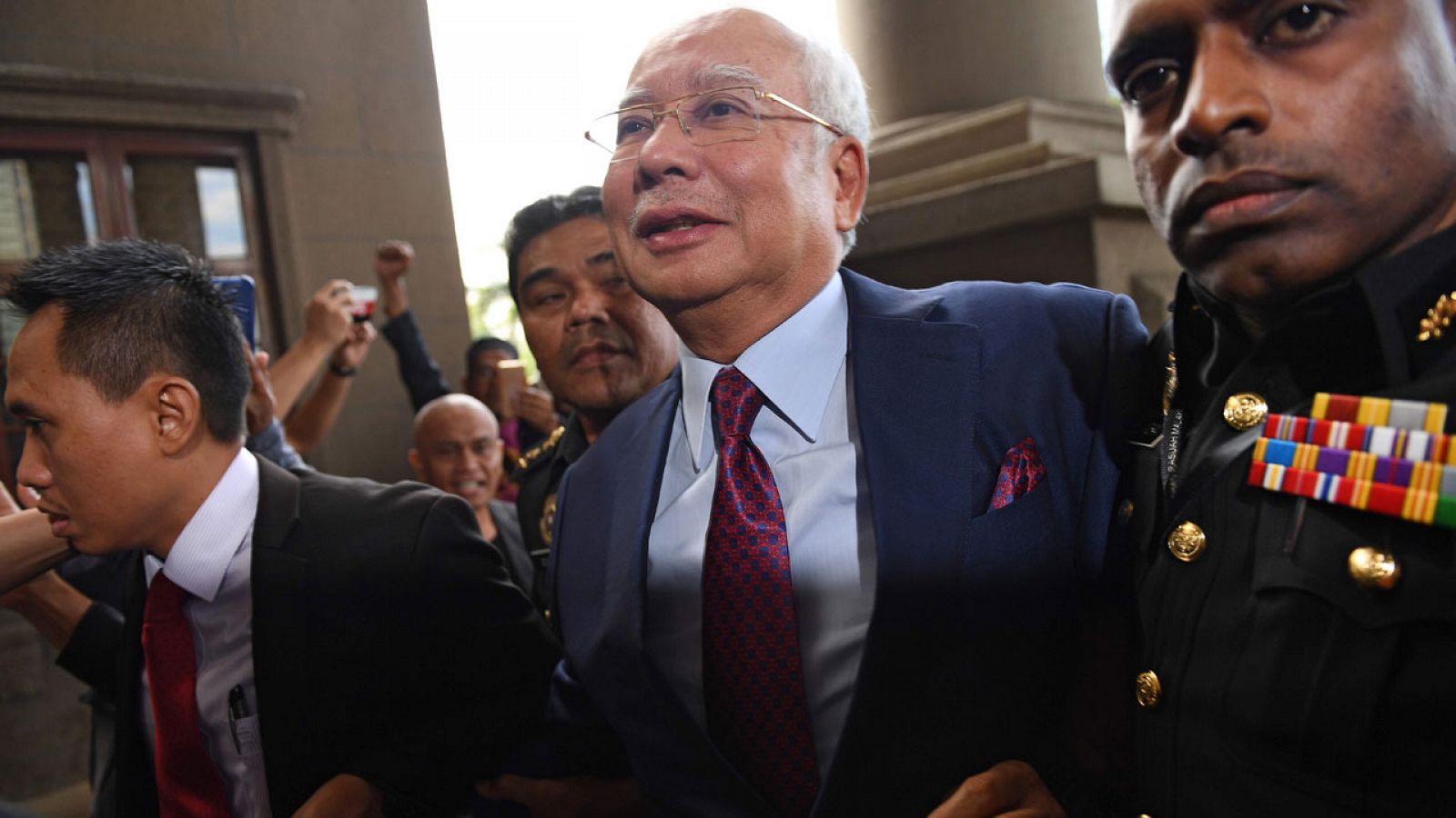 El ex primer ministro de Malasia es acusado de abuso de poder en el caso de corrupción