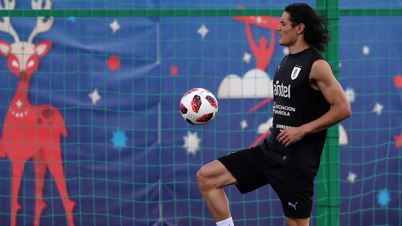 Mundial 2018 | Cavani, tocando balón en el entrenamiento de Uruguay