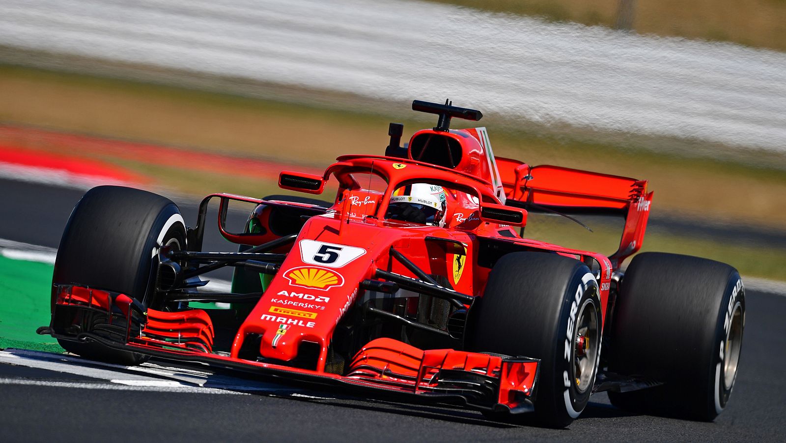 Un momento de la sesión del alemán Vettel (Ferrari) en Silverstone.