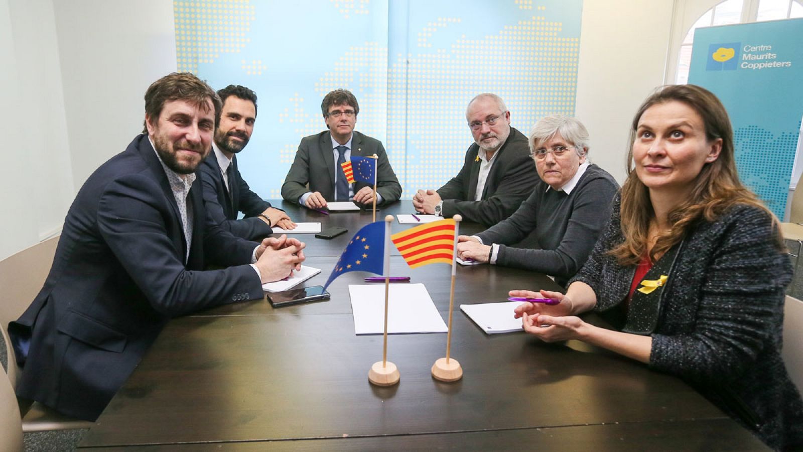 El expresidente catalán Carles Puigdemont y el presidente del Parlament, Roger Torrent en Bélgica juntoa a los exconsellers Clara Ponsati Lluis Puig Toni Comin, y Meritxell Serret