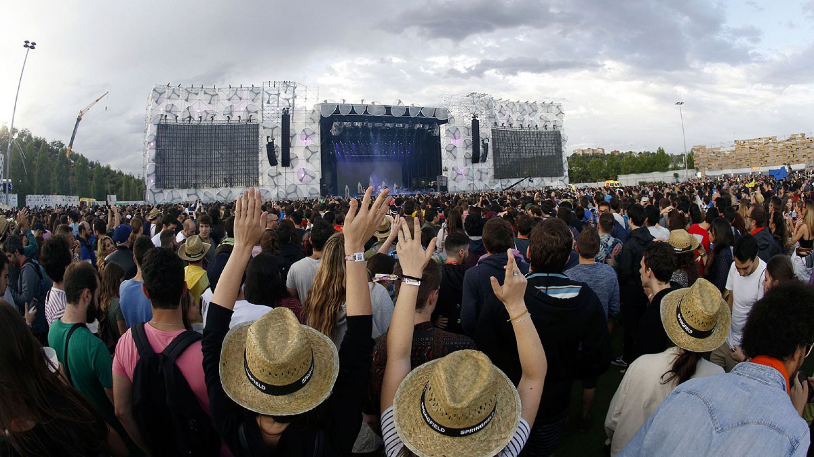 Asistentes al festival MadCool de 2017 disfrutando de uno de los conciertos