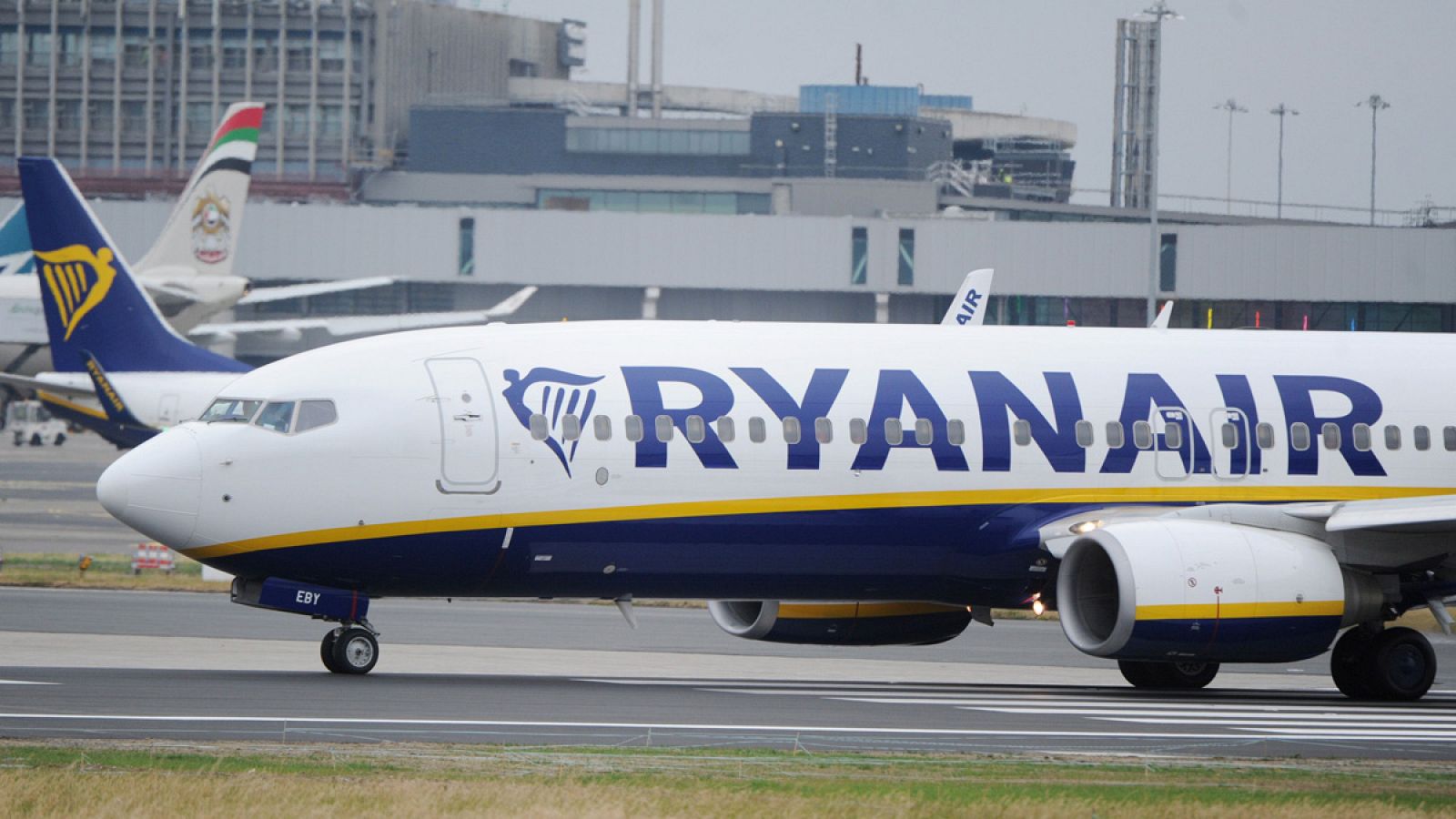 Un avión de Ryanair en el aeropuerto de Dublin en una imagen de archivo