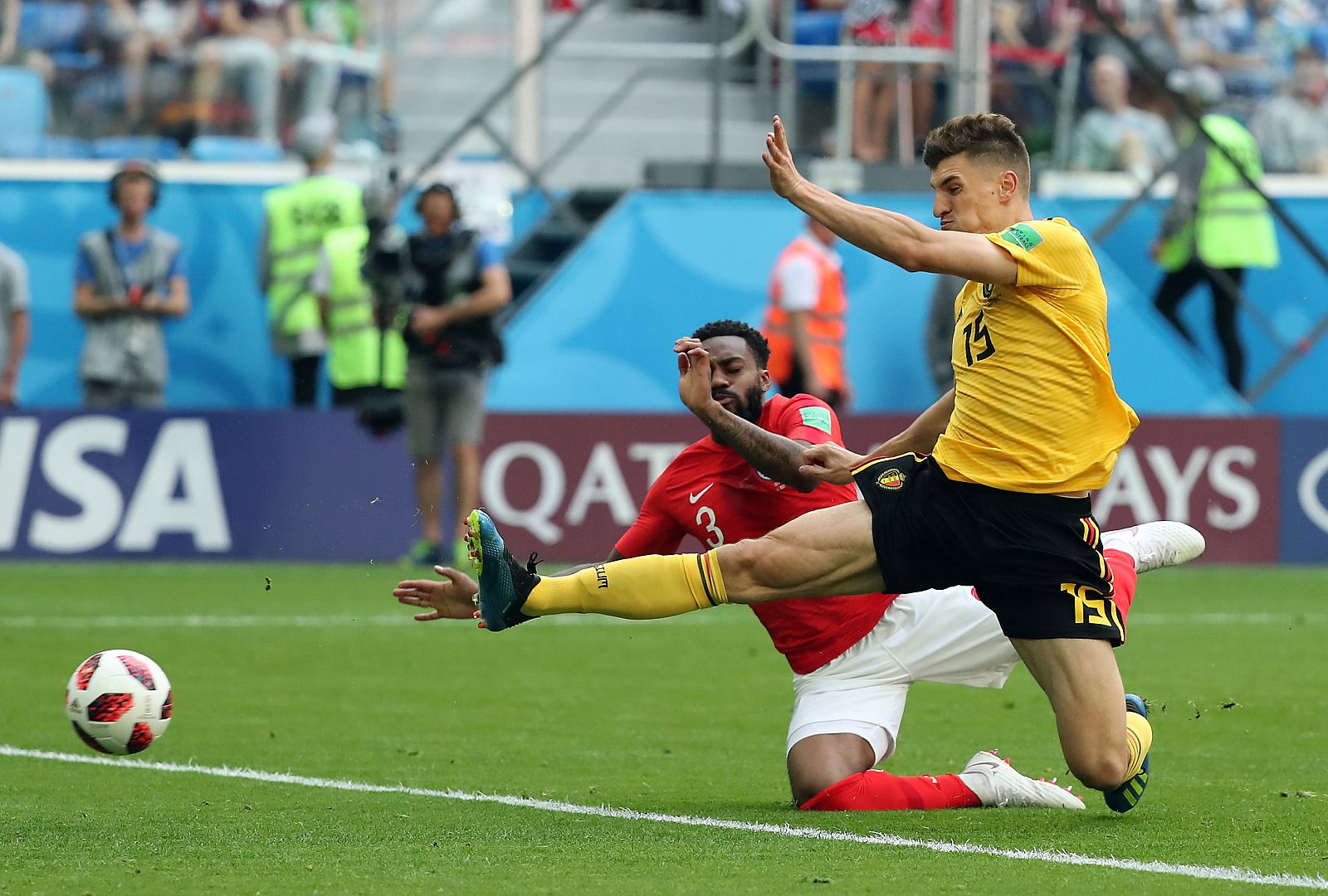 Meunier marca el primer gol de Bélgica ante Inglaterra