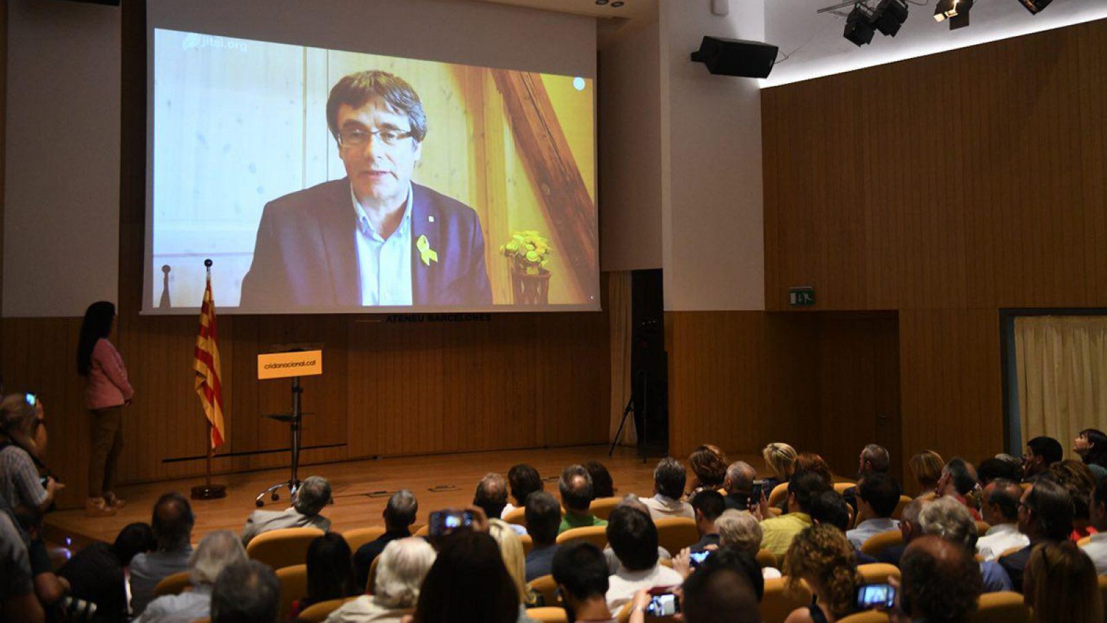 El expresidente catalán Carles Puigdemont interviene en el acto de presentación de "Crida Nacional per la República"