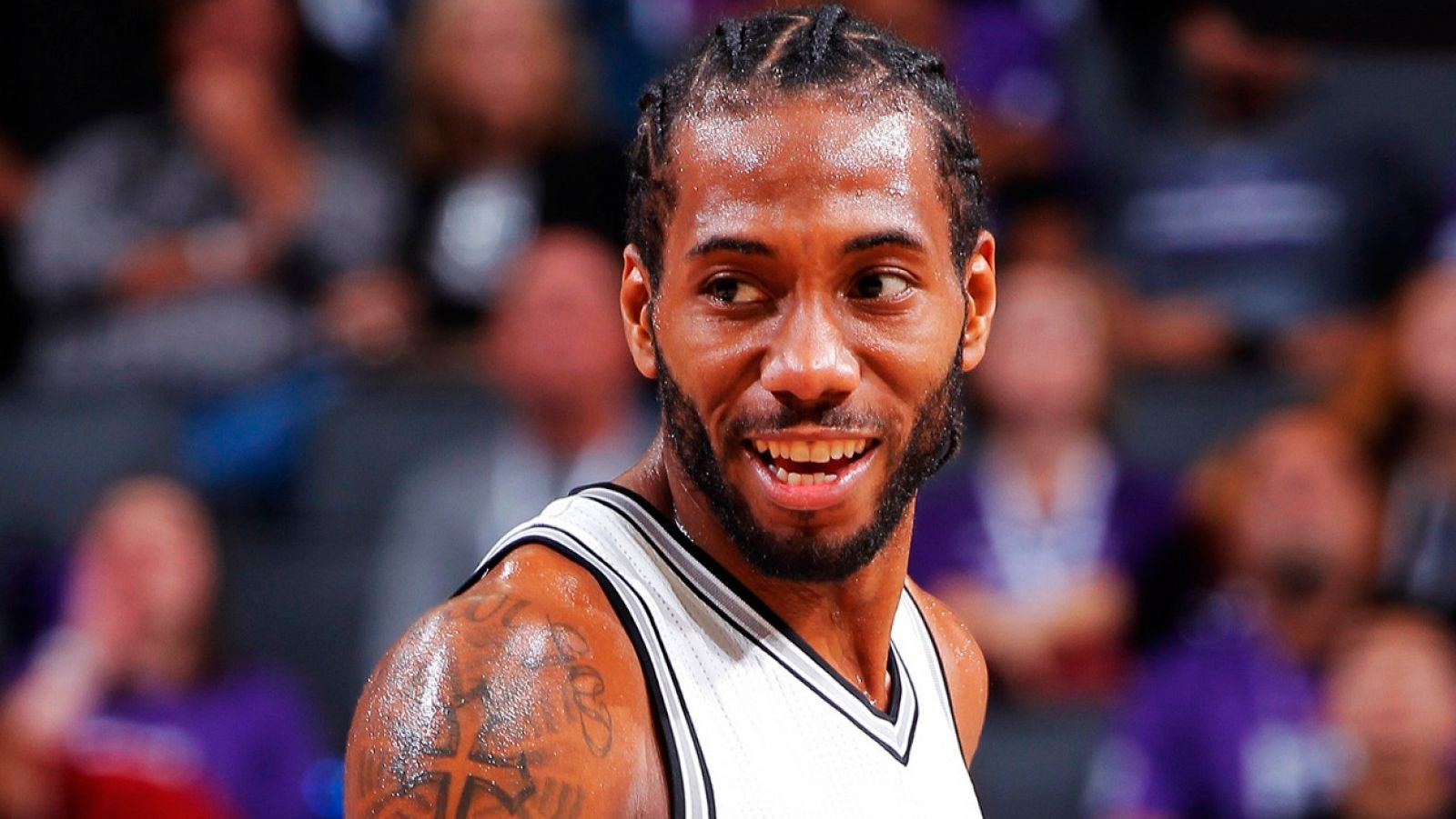 Los Spurs traspasan a Leonard a los Raptors