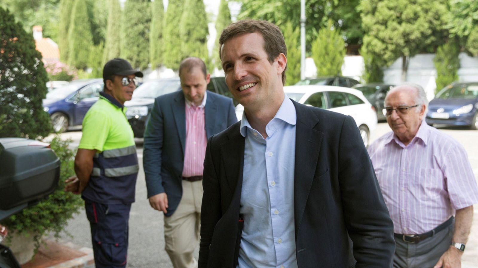 Pablo Casado, recién elegido presidente del PP, a su llegada a un restaurante de Madrid