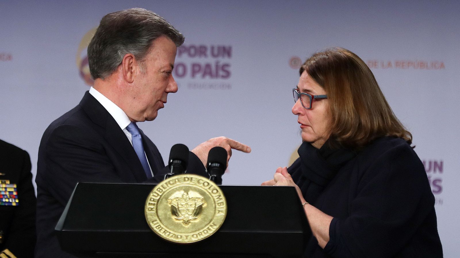 El presidente de Colombia, Juan Manuel Santos, y la ministra de Cultura, Mariana Garcés