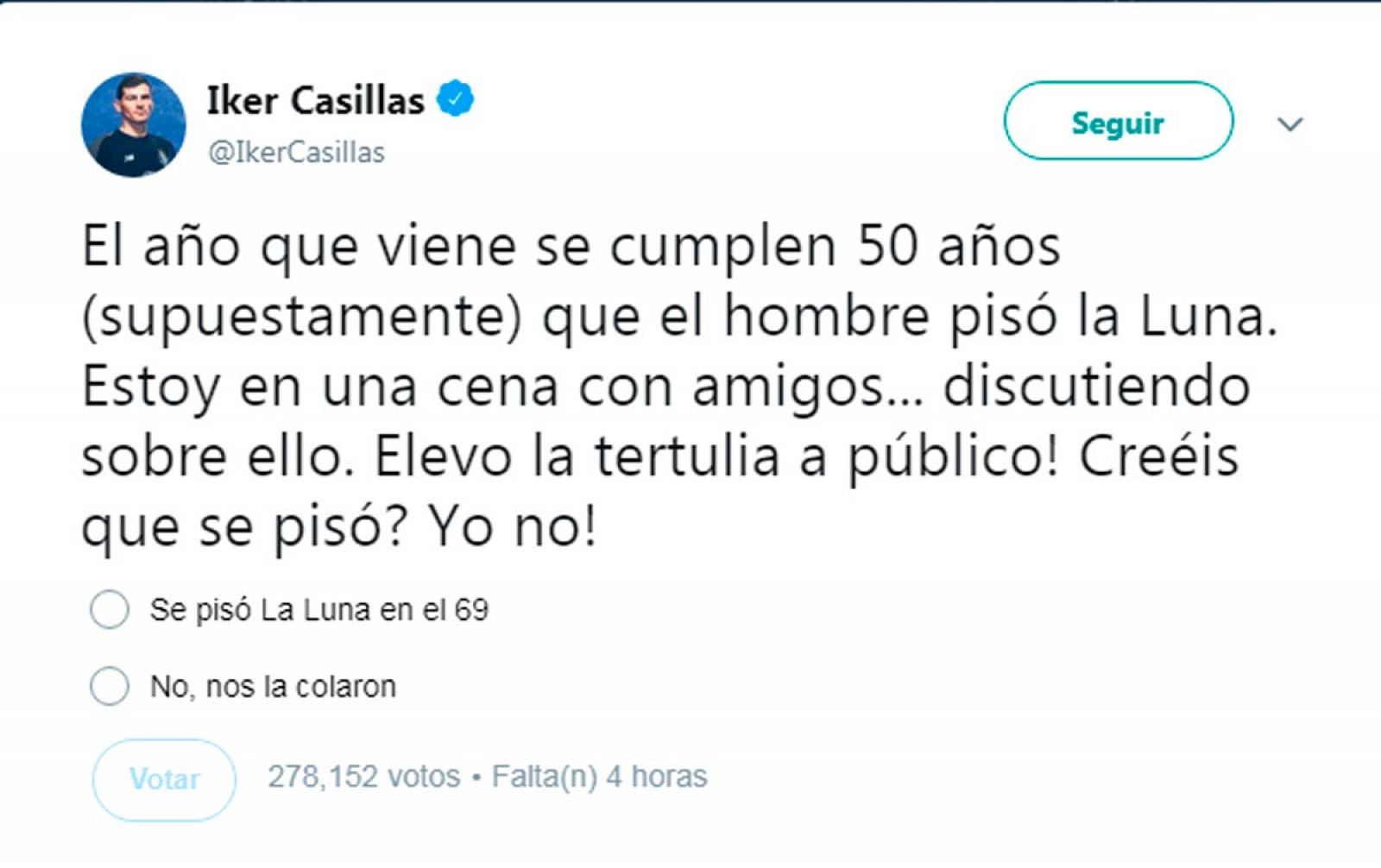 Pantallazo de la encuesta lanzada por Casillas en la que cuestiona la llegada del hombre a la luna.