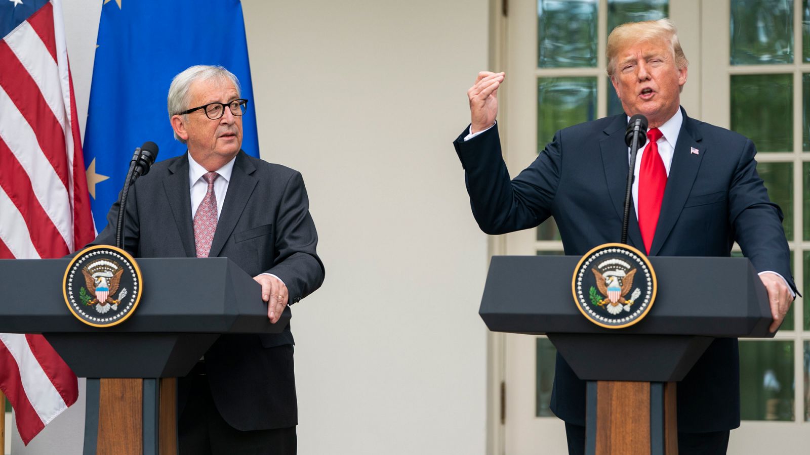 El presidente de EE.UU., Donald Trump, en rueda de prensa en la Casa Blanca junto al presidente de la Comisión Europea, Jean-Claude Juncker