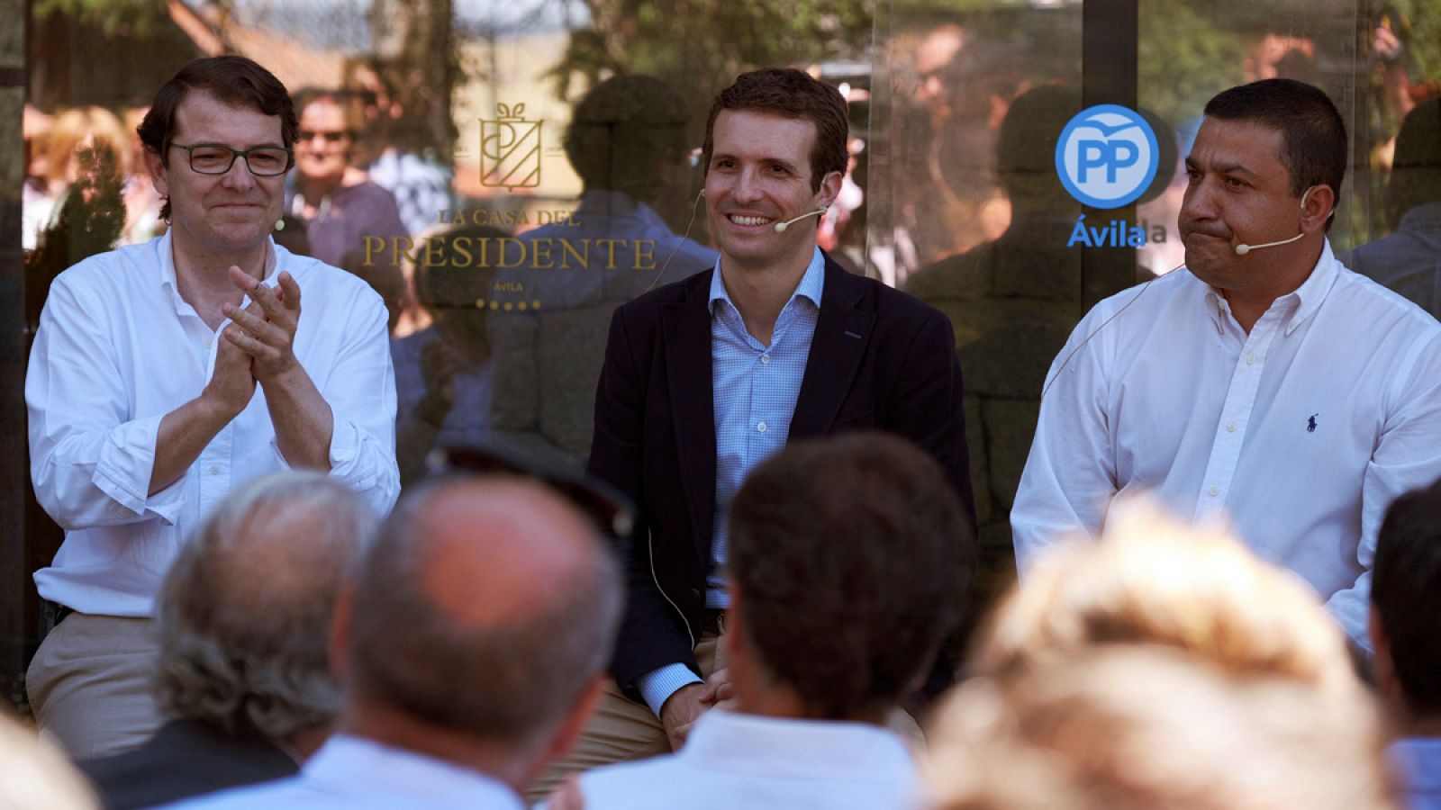 El presidente del PP, Pablo Casado, el presidente del PP de Castilla y León, Alfonso Fernández Mañueco (izquierda), y el presidente provincial del partido, Carlos García González