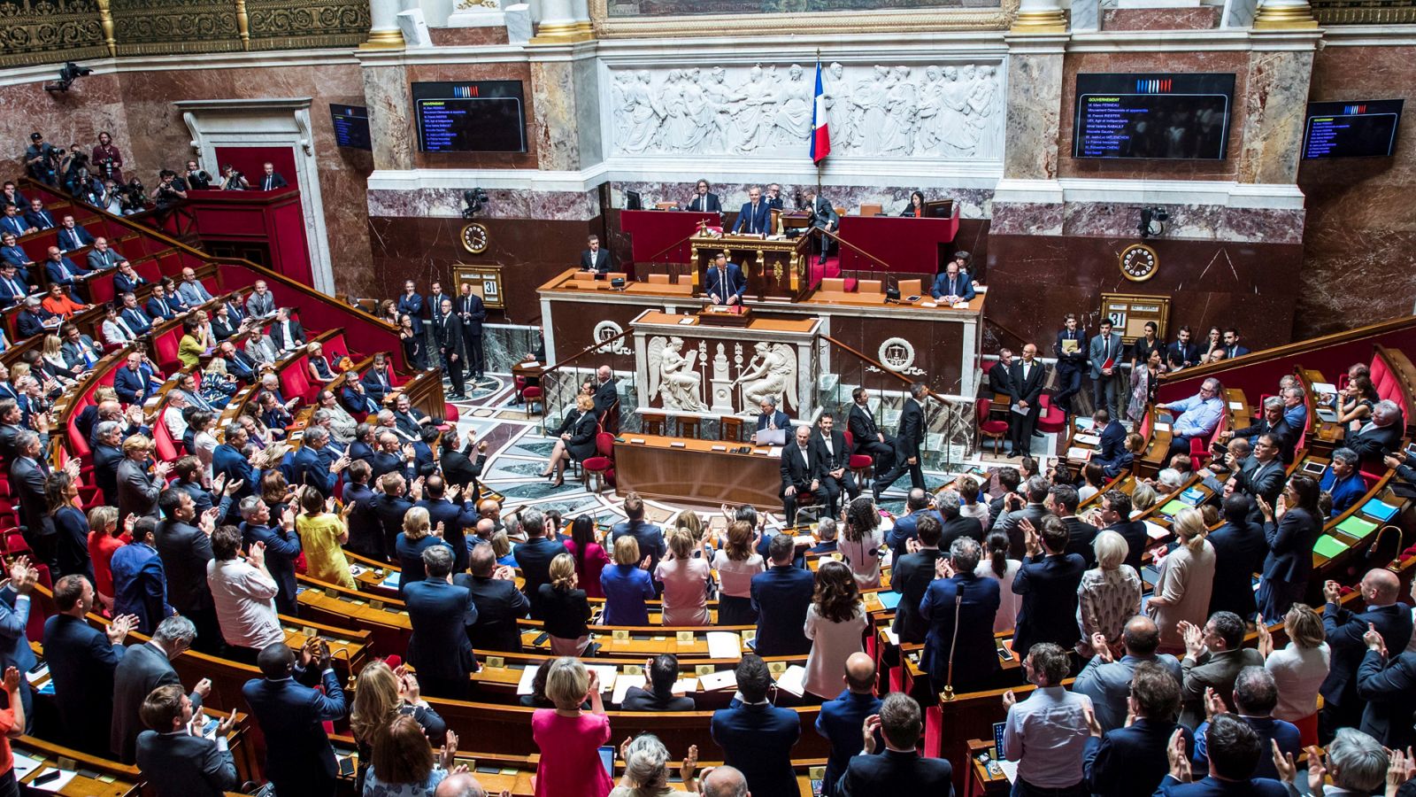 El primer ministro galo Edourd Philippe habla en la Asamblea Francesa