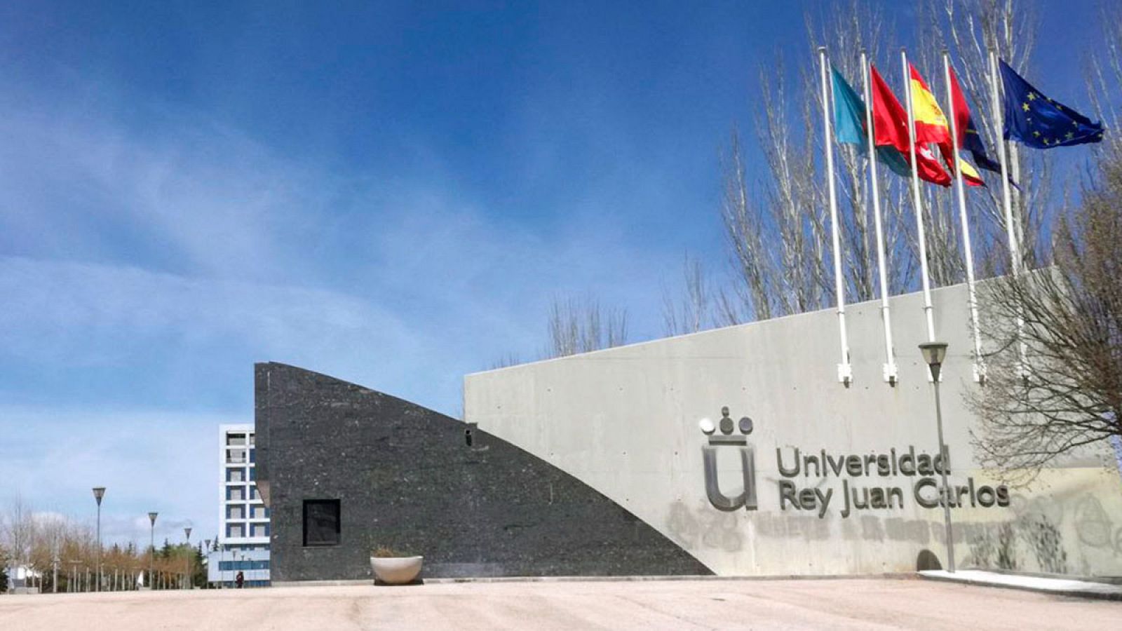 Vista general de la entrada de la Universidad Rey Juan Carlos en Móstoles