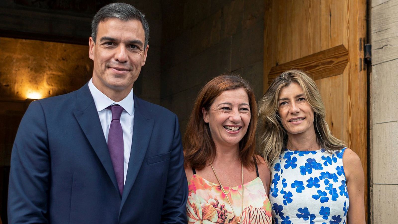 De izquierda a derecha: el presidente del Gobierno, Pedro Sánchez; la presidenta de Baleares, Francina Armengol; y Begoña Gómez, en Palma de Mallorca