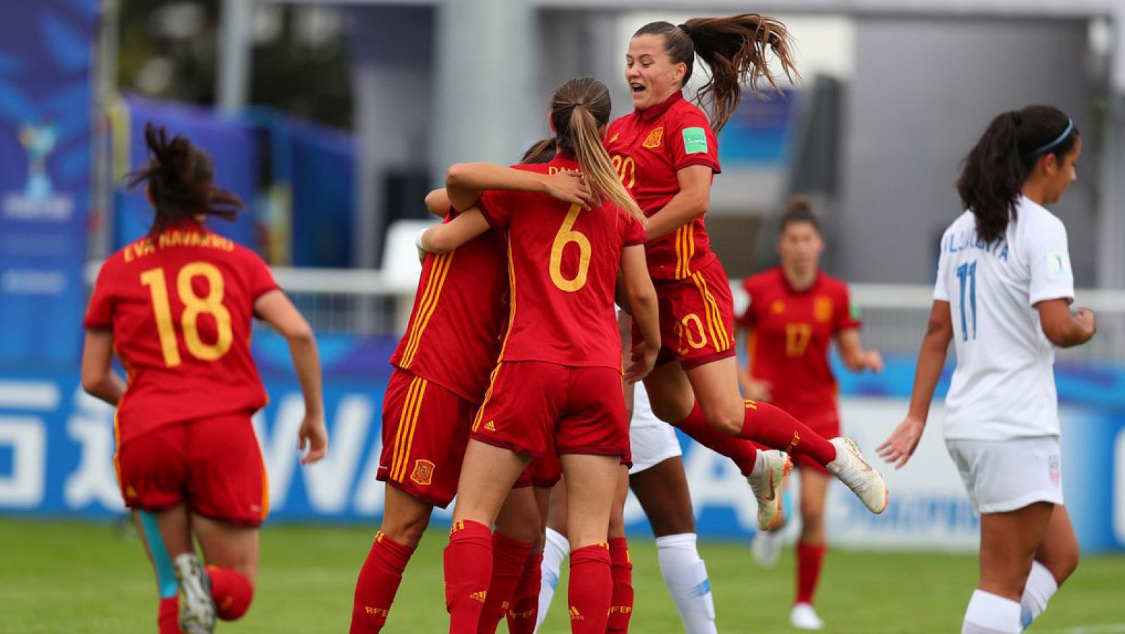 Las jugadoras de la selección española sub-20 celebran un gol ante EE.UU.