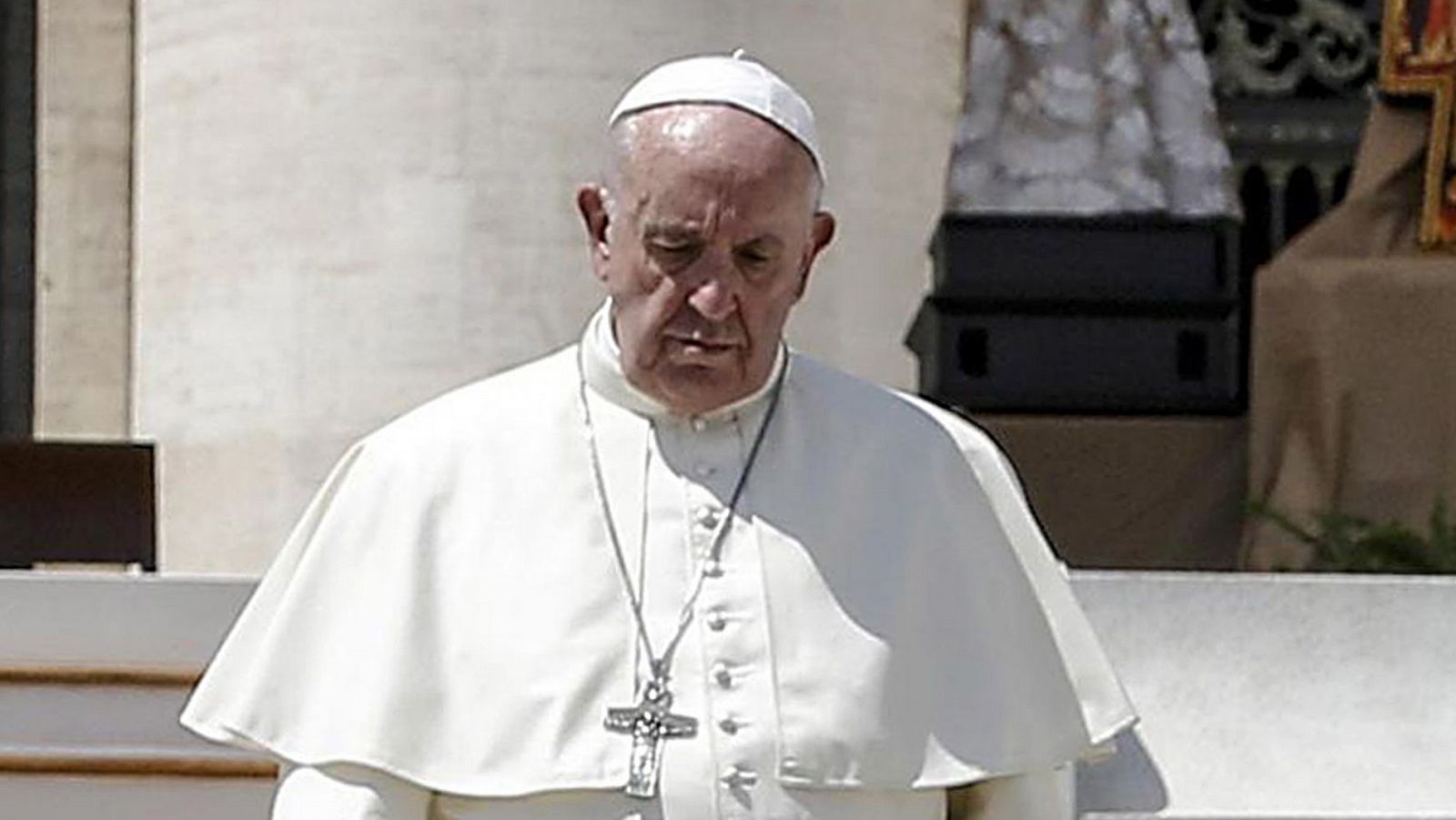 El papa Francisco fotografiado en la plaza de San Pedro, Vaticano (imagen de archivo)