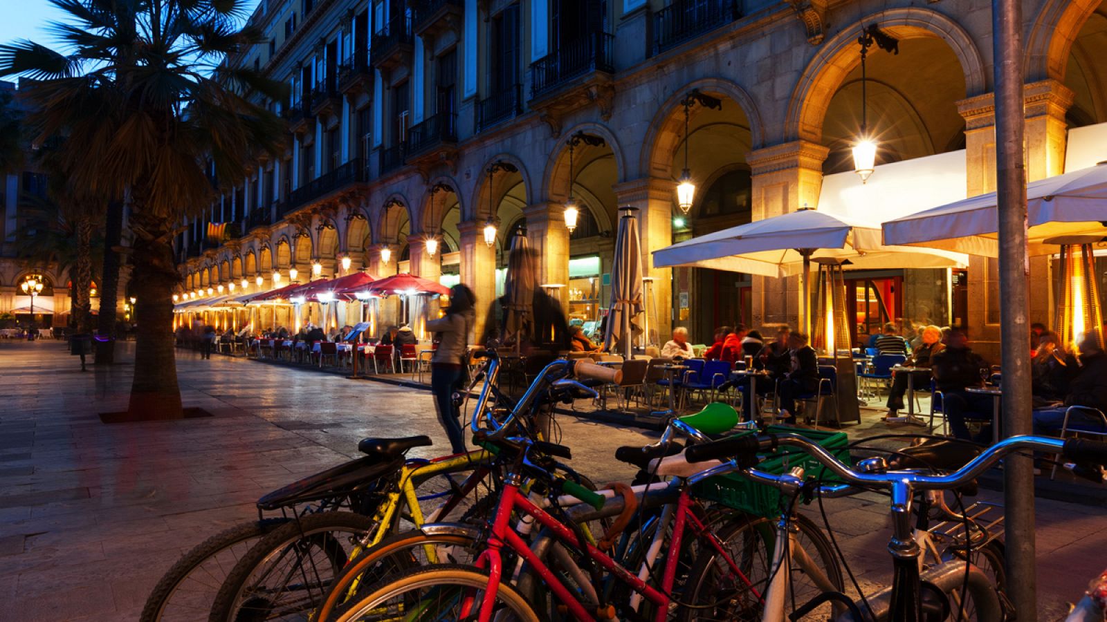 Bicicletas aparcadas en la Plaça Reial de Barcelona.