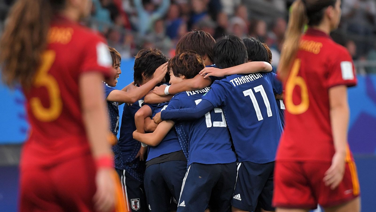 Las jugadoras japonesas celebran el gol de Miyazawa ante España.
