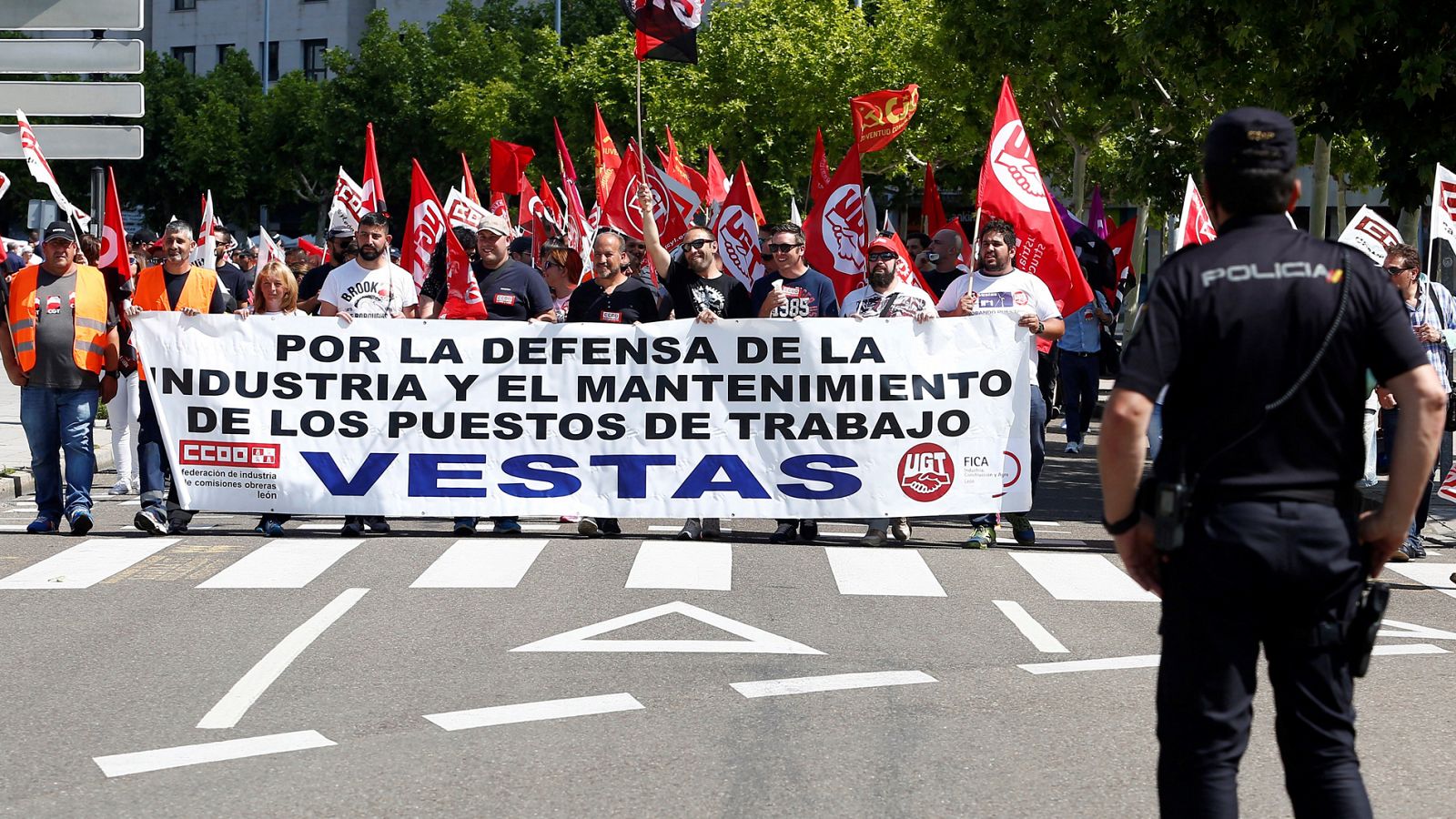 Centenares de personas reclaman la continuidad de la planta de Vestas en León (archivo)