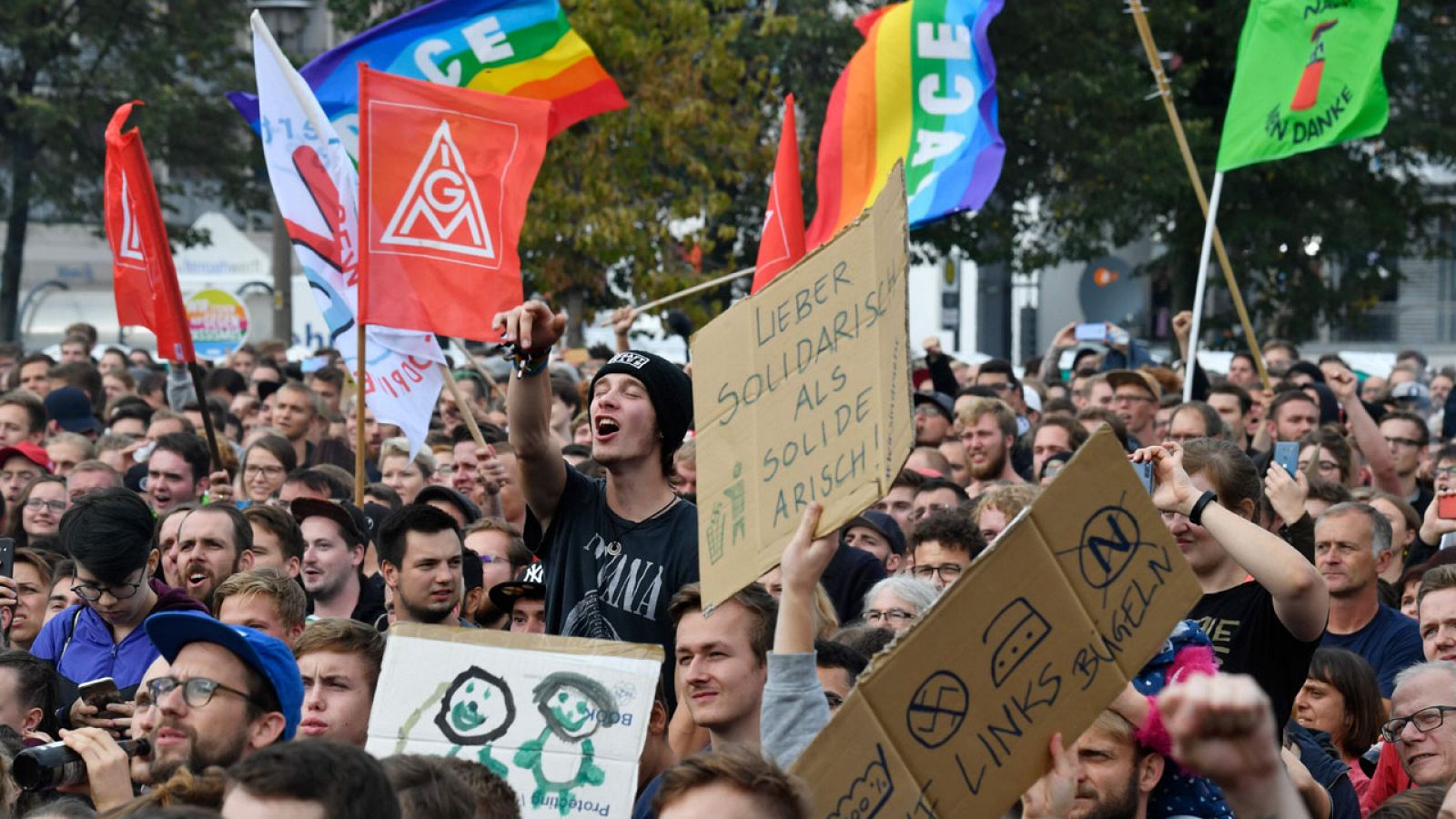 Miles de personas rechazan la oleada xenófoba en un concierto en Chemnitz