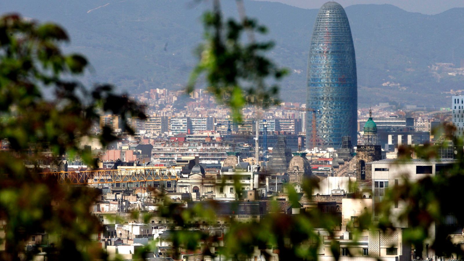 Panoramica de Barcelona con la Torre Agbar al fondo