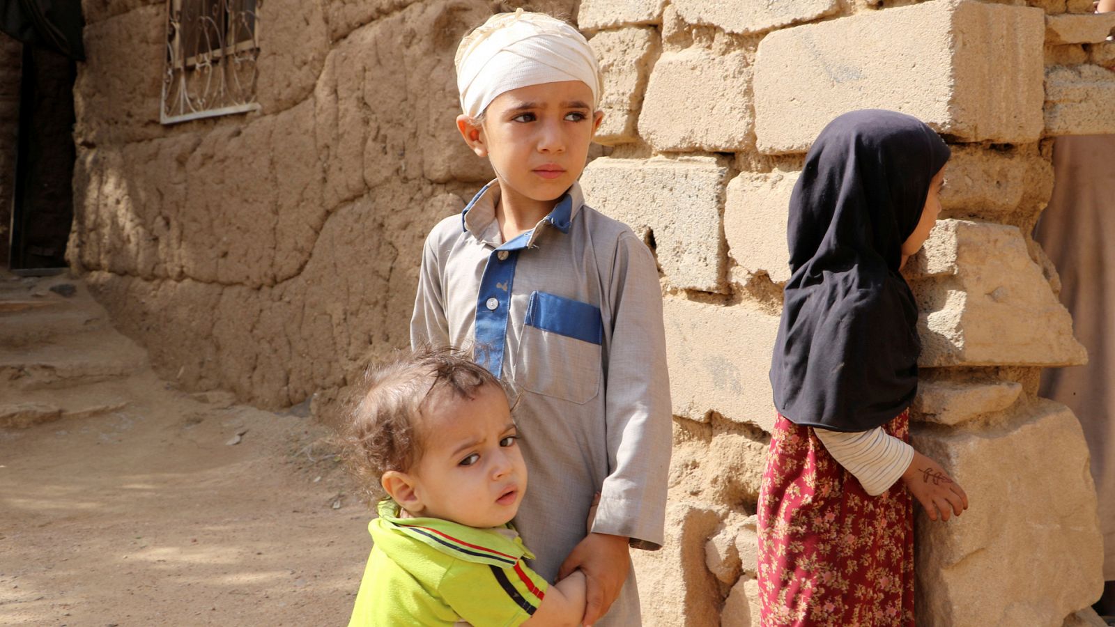Niños supervivientes del reciente ataque aéreo sobre Sada, Yemen, conducido por Arabia Saudí
