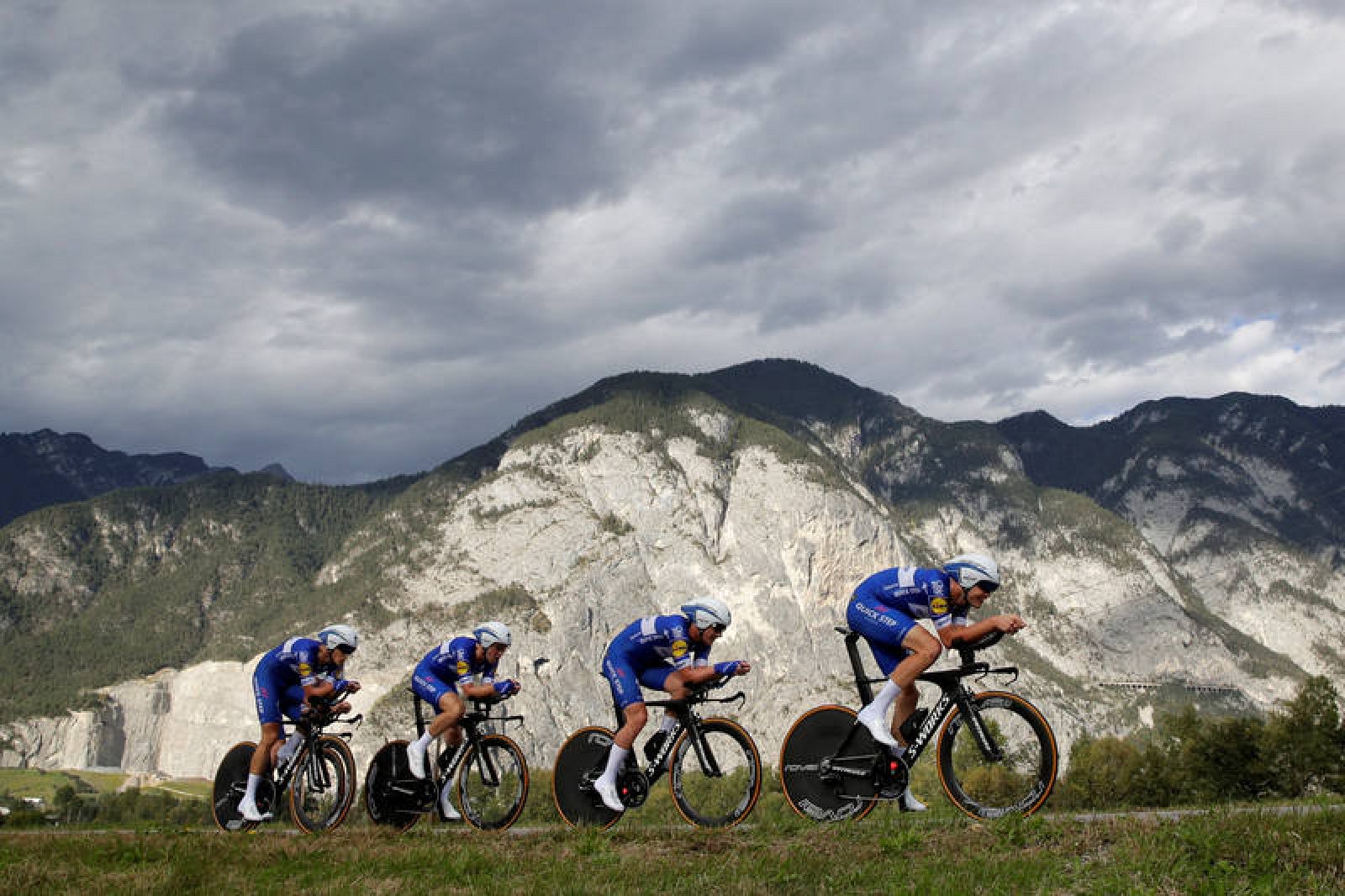 Los ciclistas del Quick-Step, durante la contrarreloj por equipos del Mundial 2018 en el Tirol