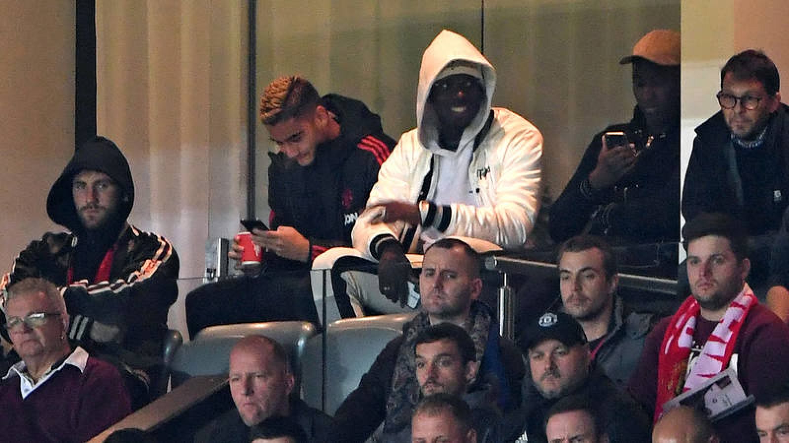 Paul Pogba, en la grada del partido de su equipo entre el Manchester United y el Derby County.