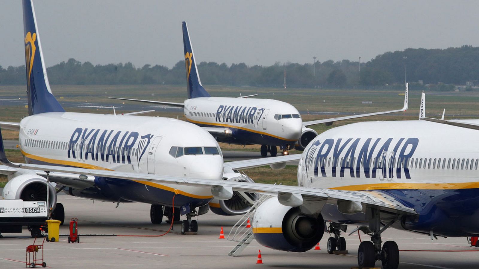Imagen de archivo de tres aeronaves de la compañía Ryanair.