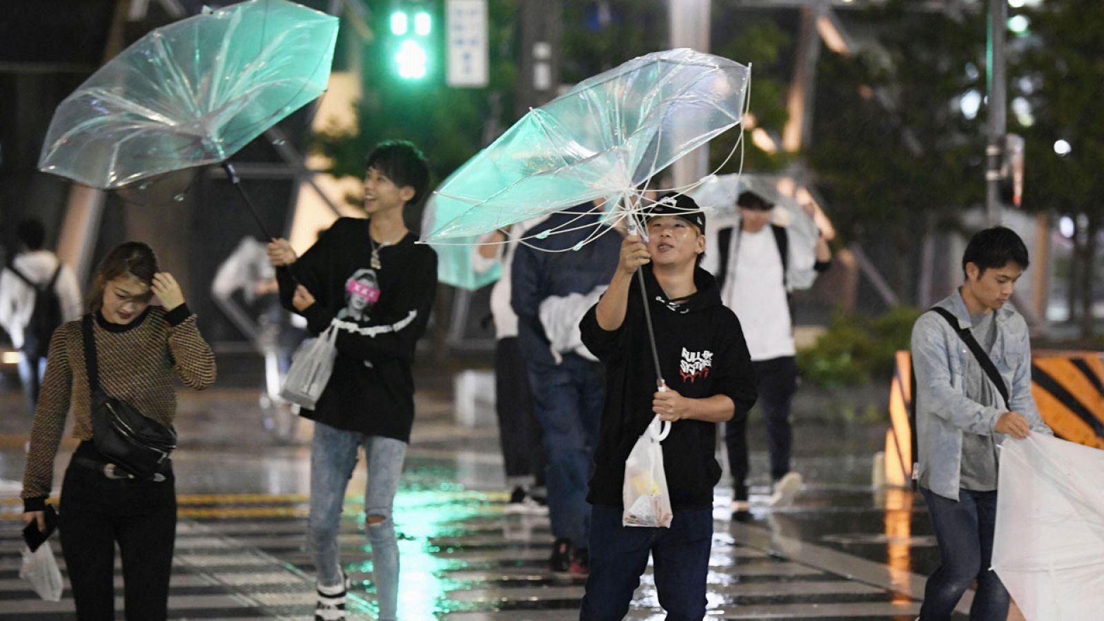 El tifón Trami deja al menos dos muertos y 120 heridos a su paso por Japón