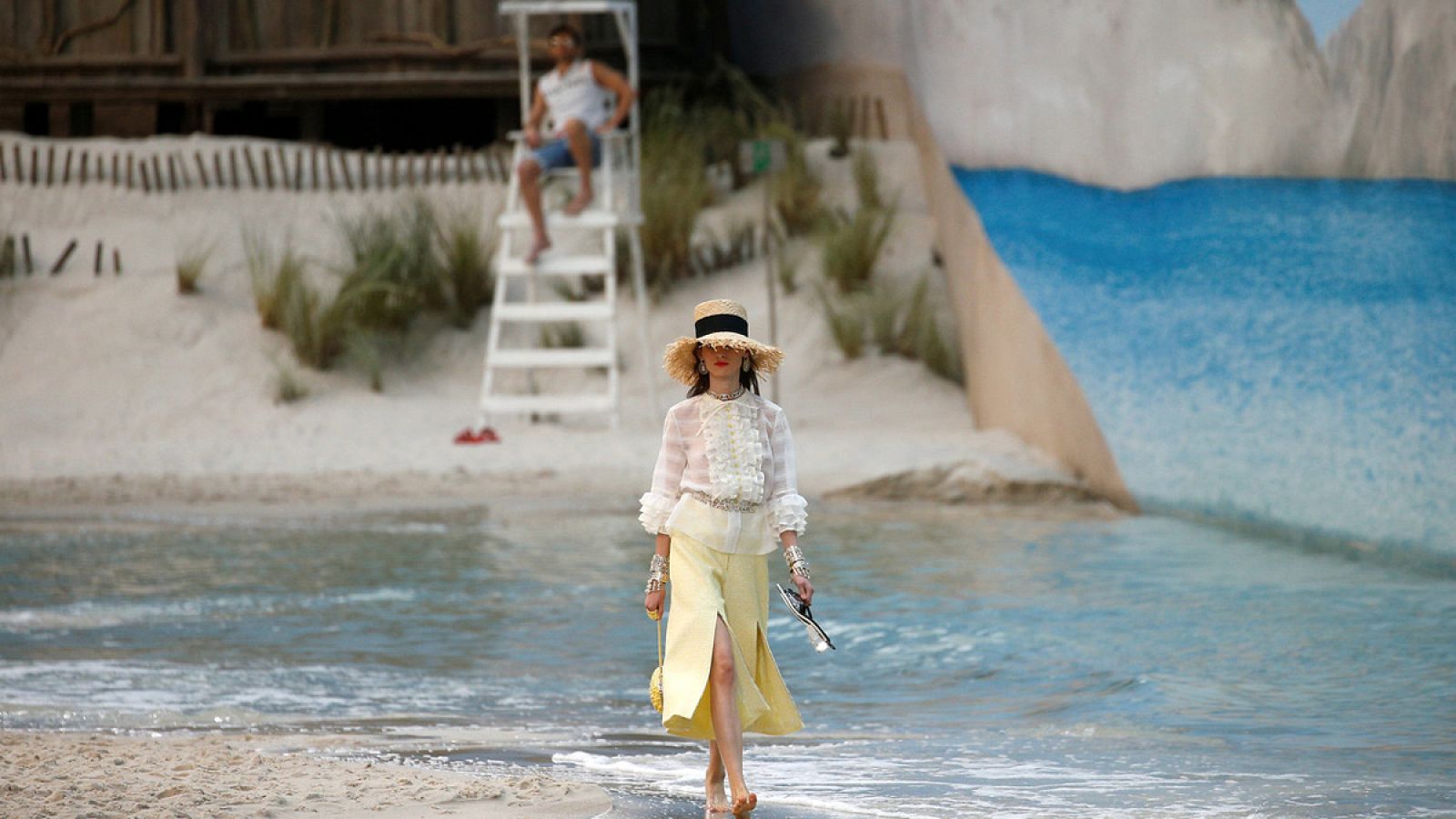 El lado más lúcico del mar y la playa inspiran a Lagerfeld.